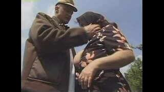 Grannies शेतात