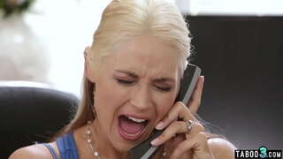 Вялікая сиськастая пума мачахі дзіка трахацца са сваім пасынкам вычварэнцам