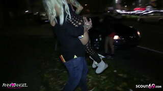 חרמנית פצצה רזה Anni אנג &#039; ל ללא אוכף ברכב מן המשתמש דפוק