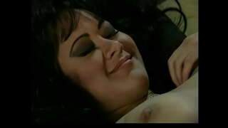 Порно дарь Ази Carerra гүний хоолойруу хатуу cock