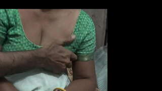 Korak mama sa njom napaljeni sin dijeliti krevet za jednoga