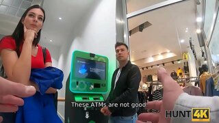 ПАЛЯВАННЕ НА 4K. Мужчына назірае, як у яго красуню пранікае незнаёмы