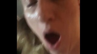 Varahommikul suhu ja seksi blond pomm MIlF