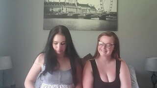 Väike vs suur rind suitsetamist sigaret