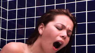 ���ስጥ ቅድሚያ, እሷ አንድ ዲክ ውስጥ ይታያል!!!